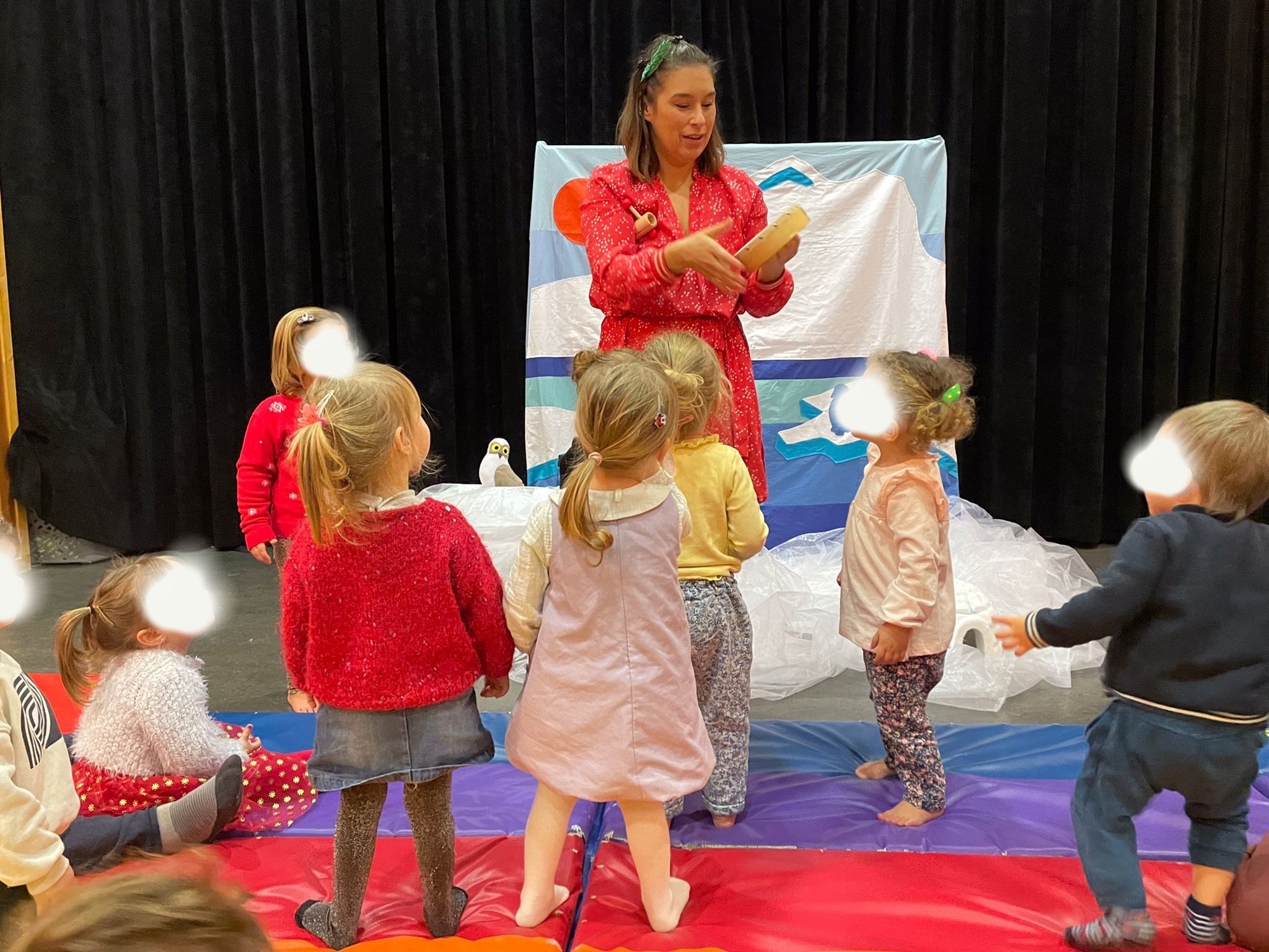 le spectacle petit Pingouin de la compagnie maya au Relais d'assistantes maternelles de Carhaix