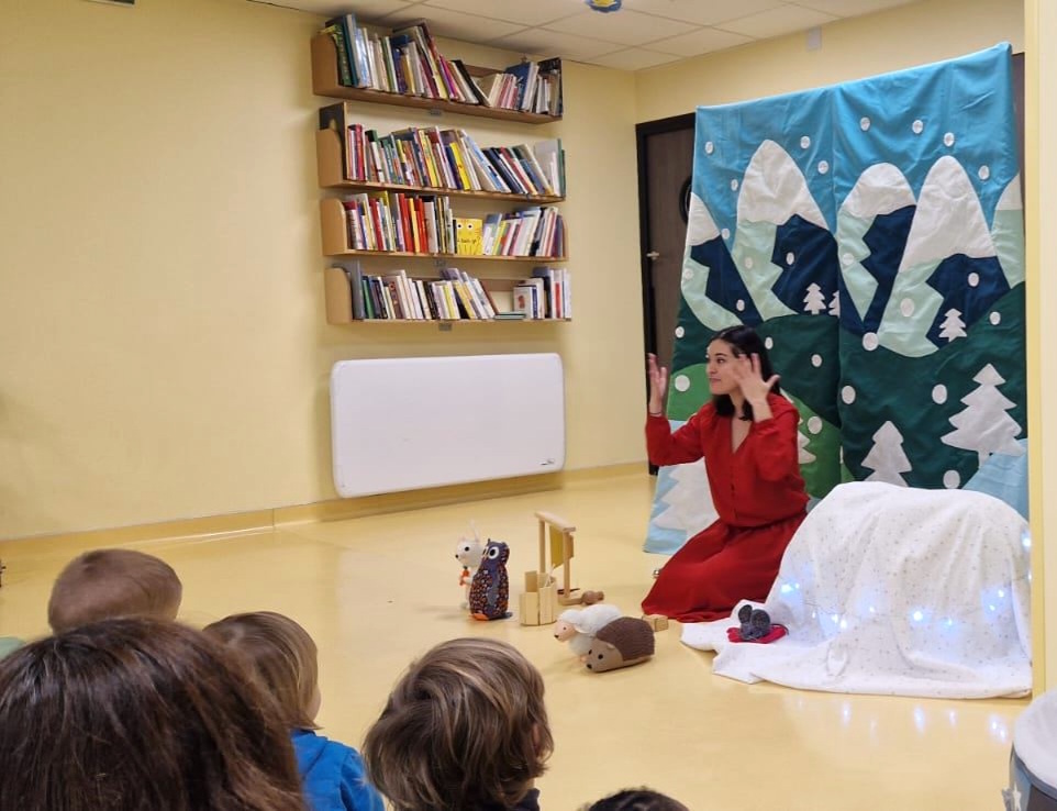 le spectacle petite marmotte de la compagnie maya au Relais assistantes maternelles et parentales de Sceaux