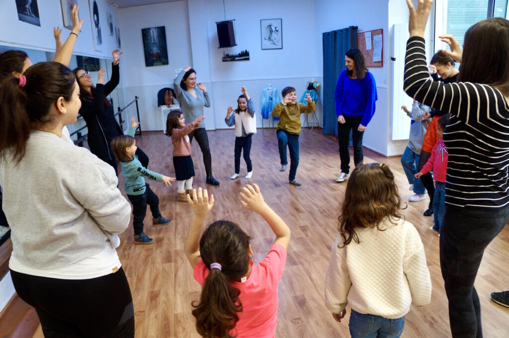 Atelier en duo parent-enfant Théâtre & Emotions de la compagnie maya