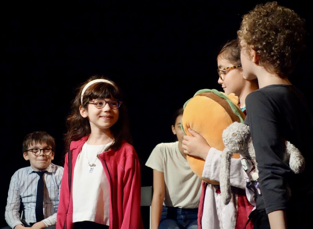 Le spectacle de fin d'année du cours de théâtre des enfants de la compagnie maya