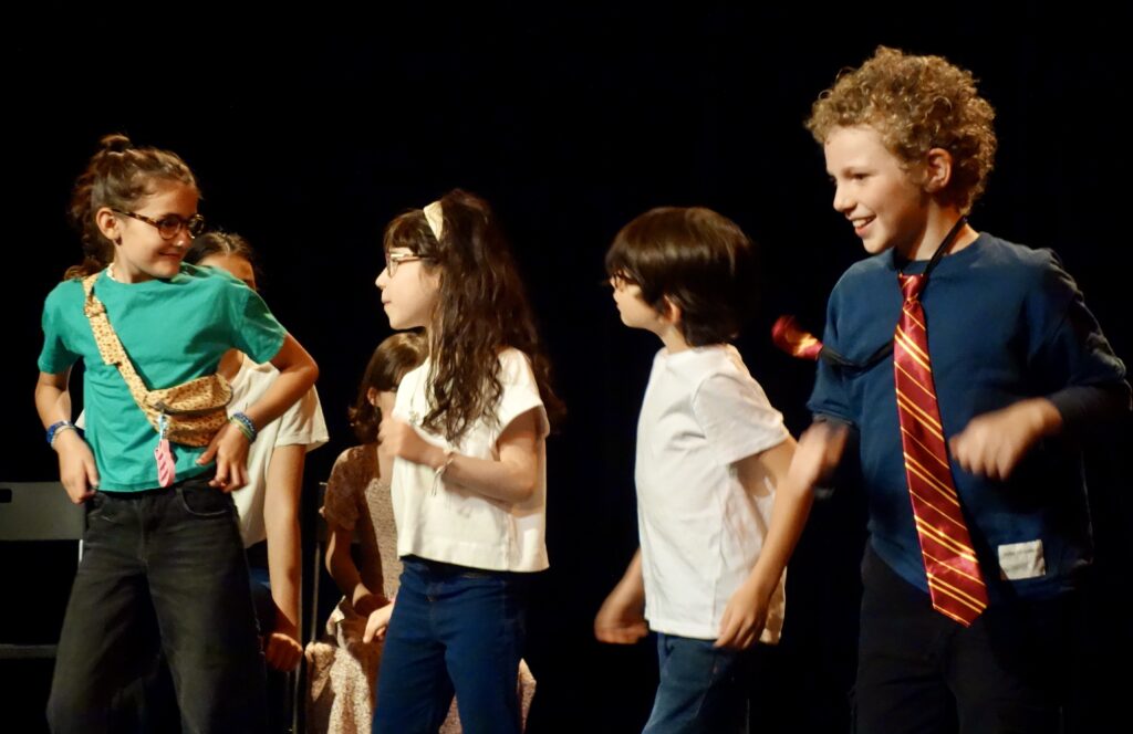 Le spectacle de fin d'année du cours de théâtre des enfants de la compagnie maya