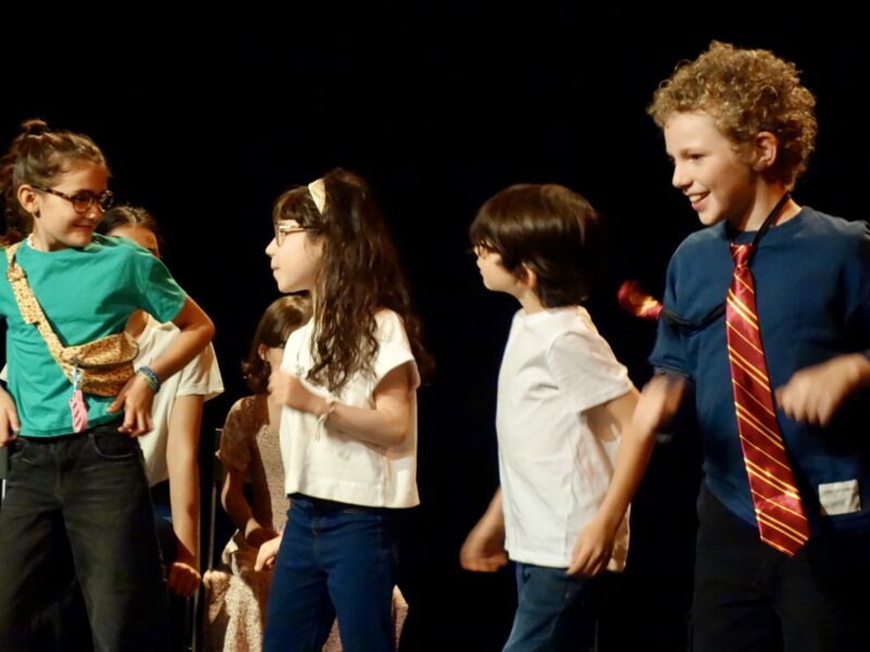 Le spectacle de fin d'année du cours de théâtre des enfants de la compagnie maya