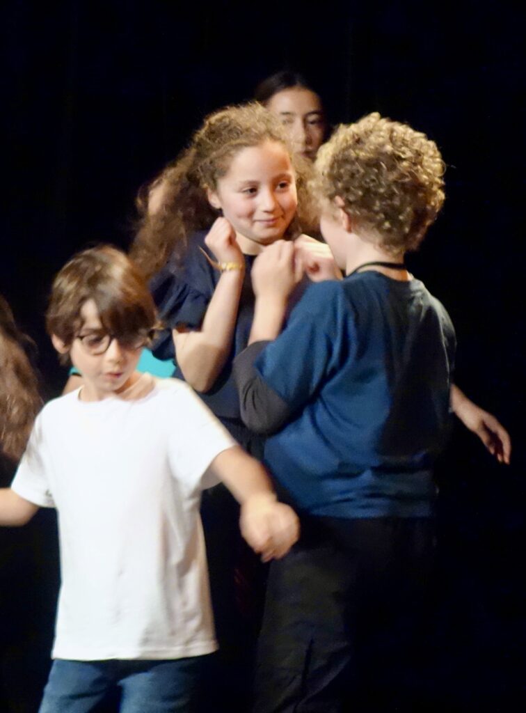 Le spectacle de fin d'année du cours de théâtre des enfants de la compagnie maya
