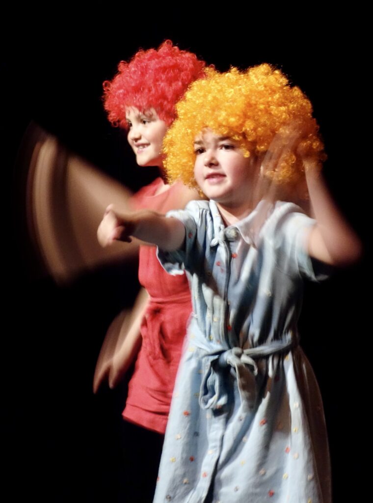 Le spectacle de fin d'année du cours de théâtre des enfants de la compagnie maya