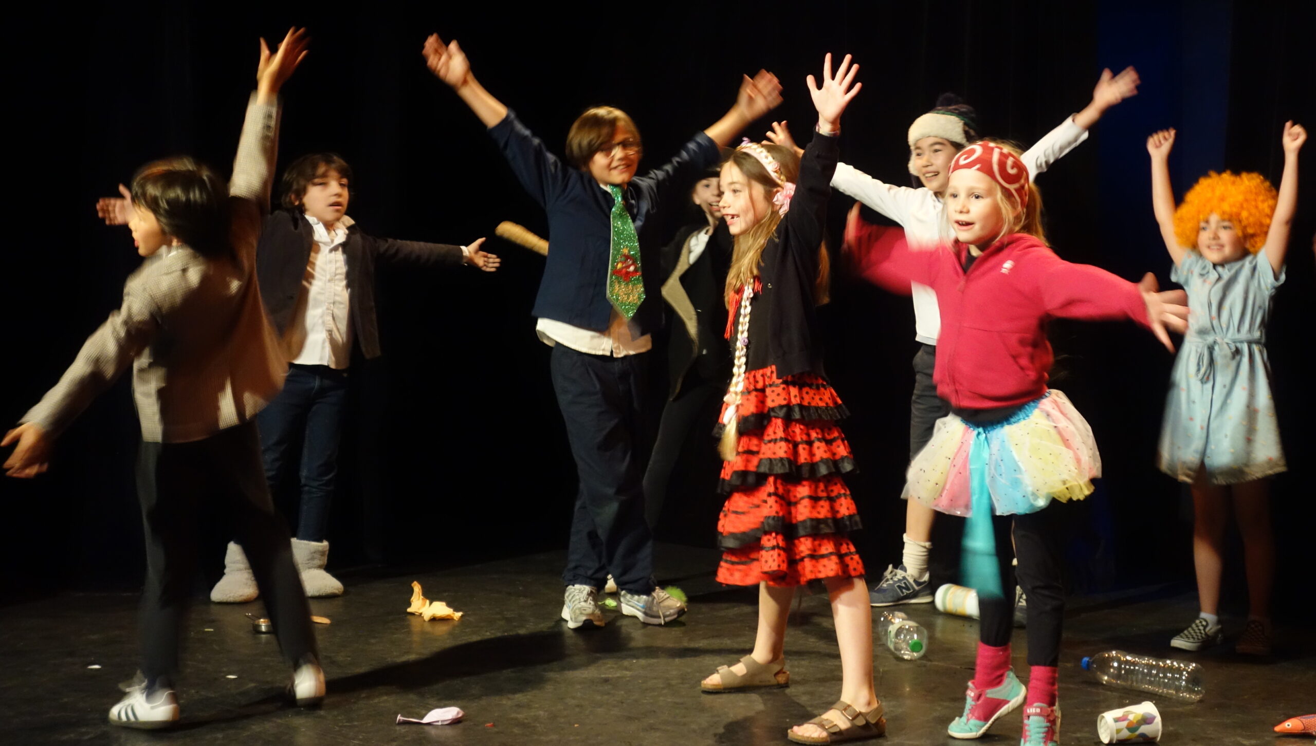 Le spectacle de fin d'année du cours de théâtre des enfants de la compagnie maya