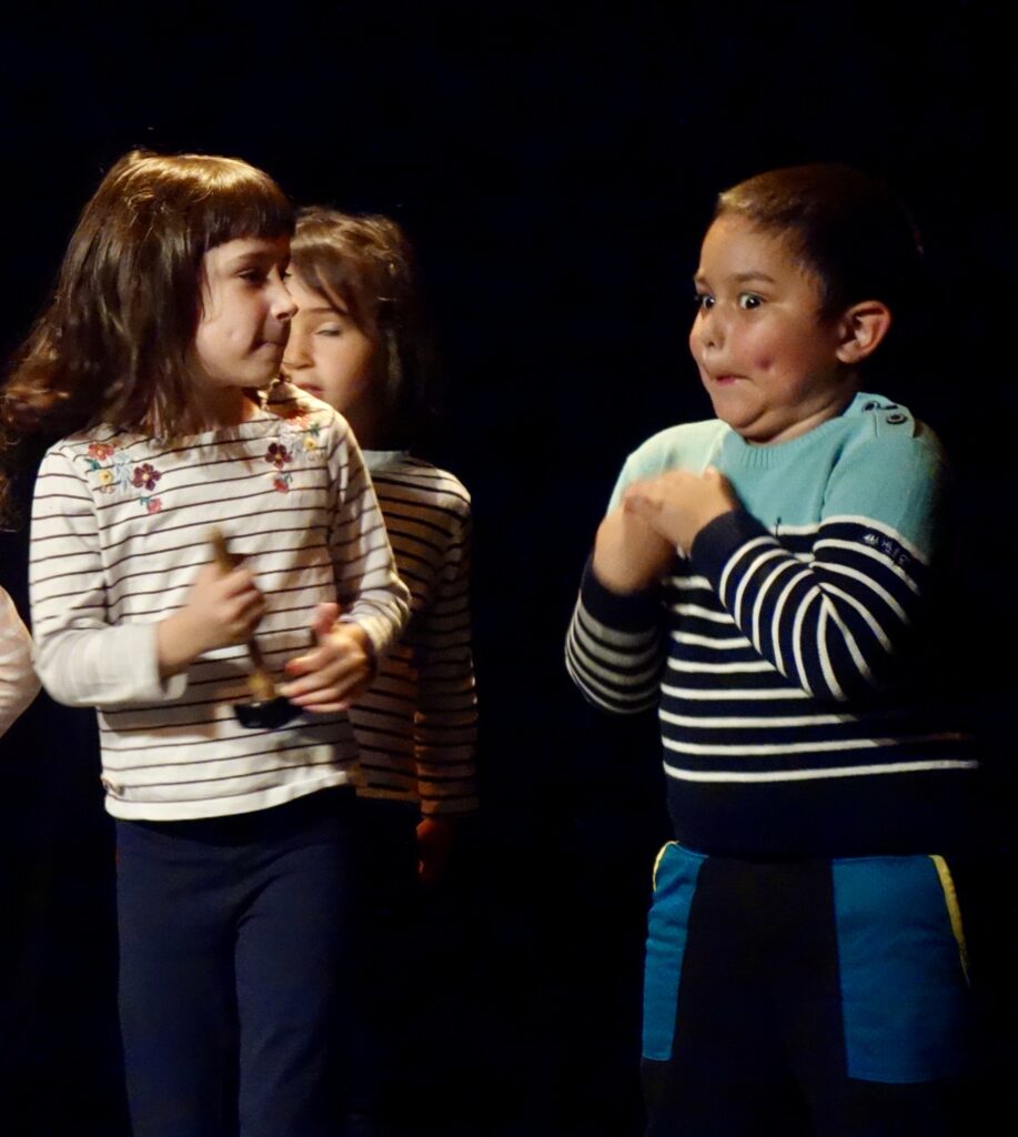 Le spectacle de fin d'année du cours de théâtre des enfants de la compagnie maya
