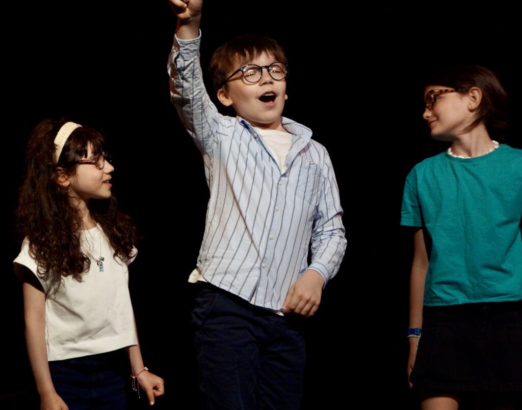 Le spectacle de fin d'année du cours de théâtre des enfants de la compagnie maya