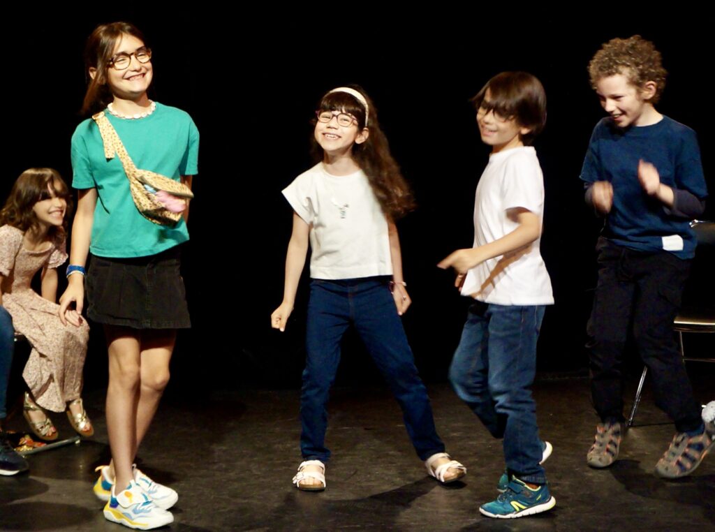 Le spectacle de fin d'année du cours de théâtre des enfants de la compagnie maya