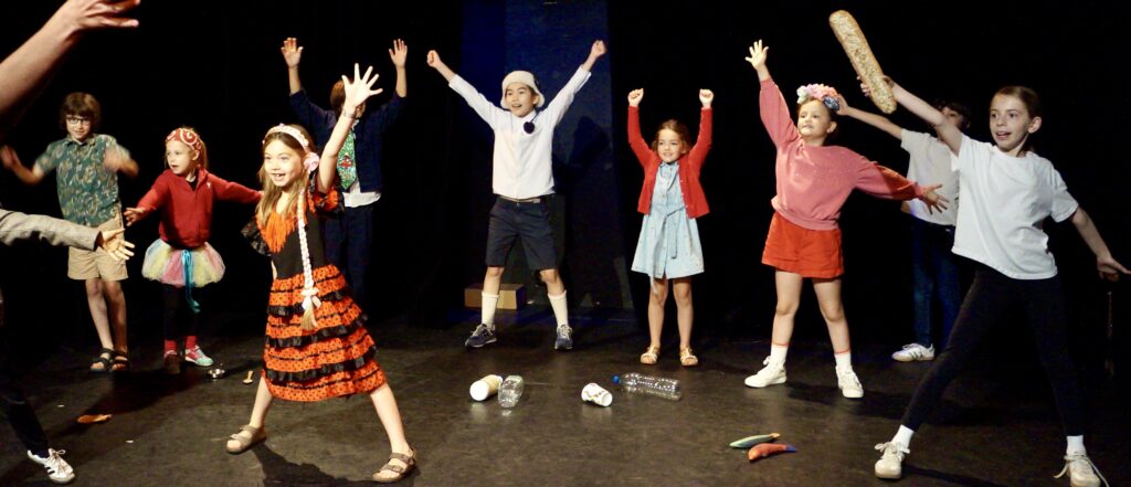 Le spectacle de fin d'année du cours de théâtre des enfants de la compagnie maya