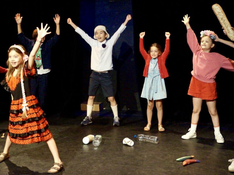Le spectacle de fin d'année du cours de théâtre des enfants de la compagnie maya