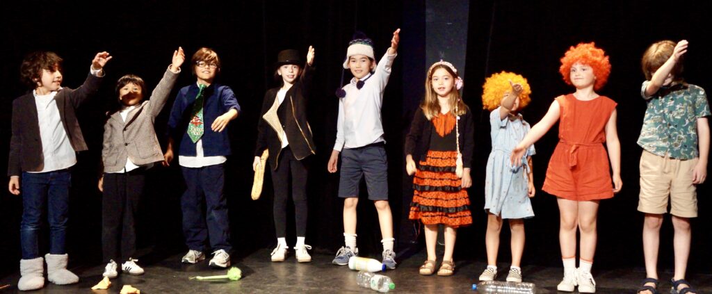 Le spectacle de fin d'année du cours de théâtre des enfants de la compagnie maya