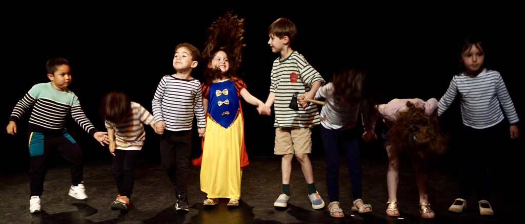 Le spectacle de fin d'année du cours de théâtre des enfants de la compagnie maya