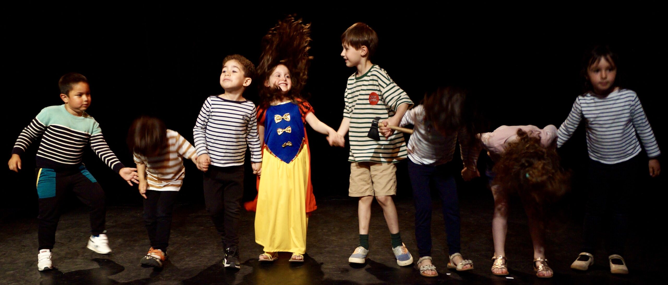 Le spectacle de fin d'année du cours de théâtre des enfants de la compagnie maya