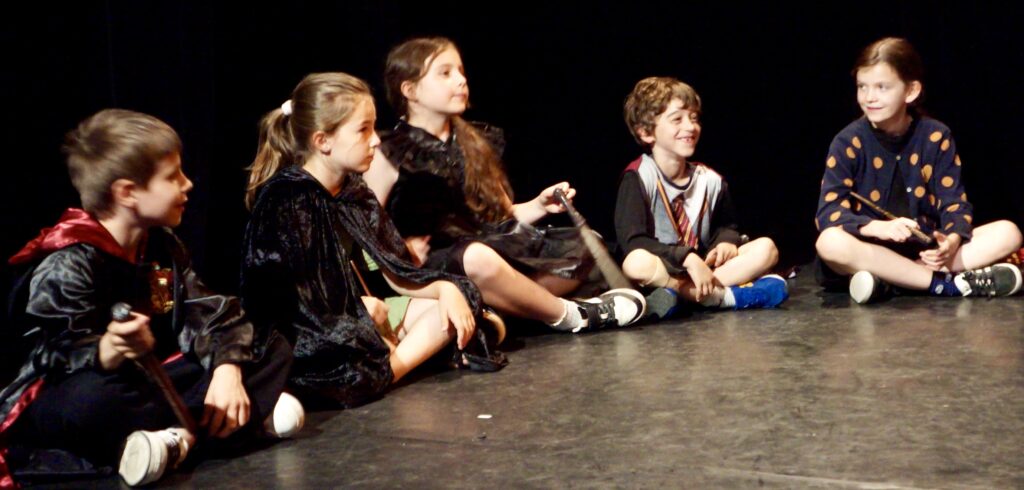 Le spectacle de fin d'année du cours de théâtre des enfants de la compagnie maya