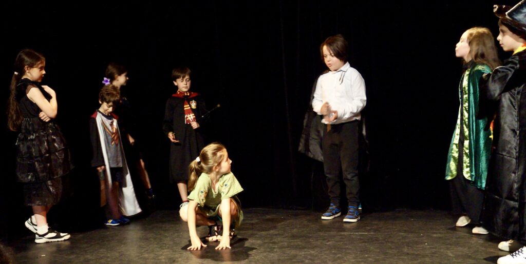 Le spectacle de fin d'année du cours de théâtre des enfants de la compagnie maya