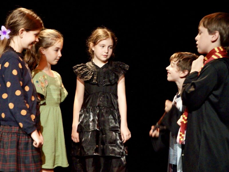 Le spectacle de fin d'année du cours de théâtre des enfants de la compagnie maya