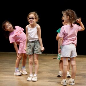Le spectacle de fin d'année du cours de théâtre des enfants de la compagnie maya