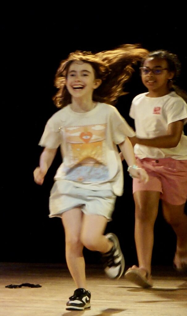 Le spectacle de fin d'année du cours de théâtre des enfants de la compagnie maya
