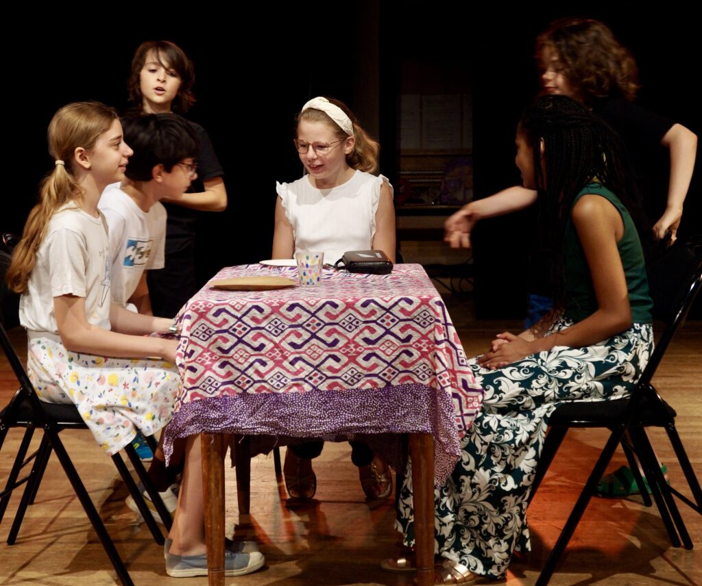 Le spectacle de fin d'année du cours de théâtre des enfants de la compagnie maya