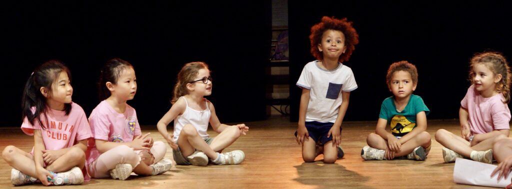Le spectacle de fin d'année du cours de théâtre des enfants de la compagnie maya