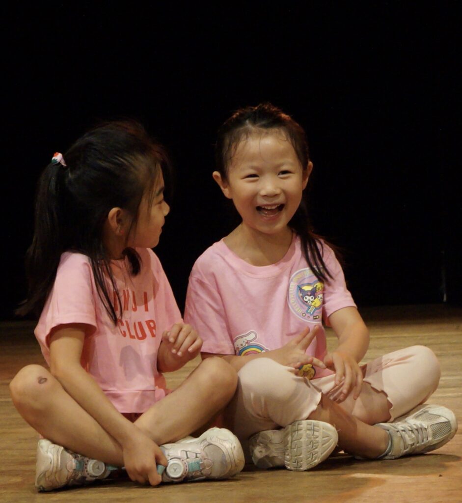 Le spectacle de fin d'année du cours de théâtre des enfants de la compagnie maya