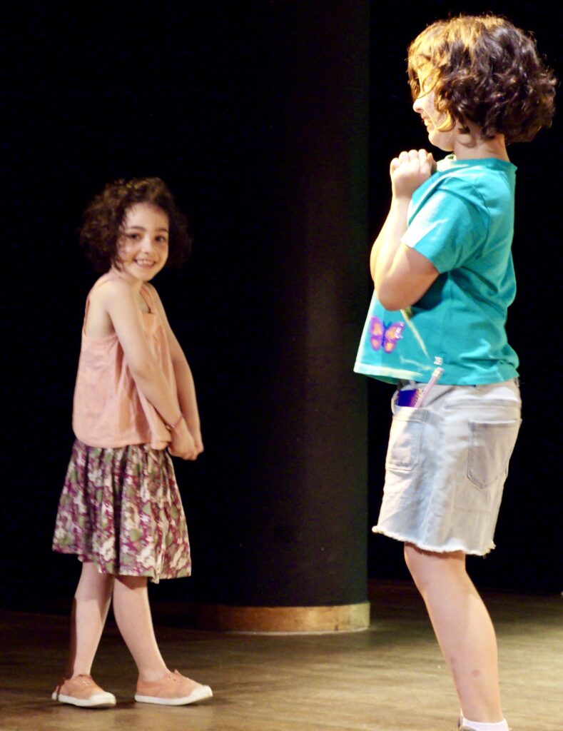 Le spectacle de fin d'année du cours de théâtre des enfants de la compagnie maya