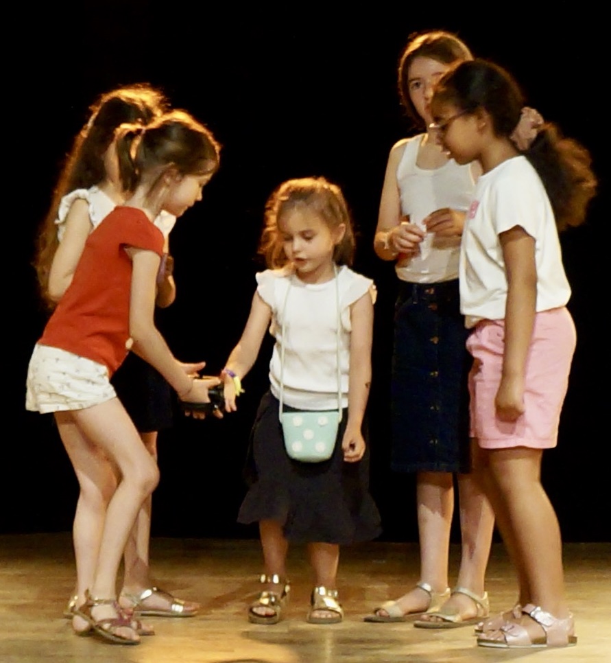Le spectacle de fin d'année du cours de théâtre des enfants de la compagnie maya