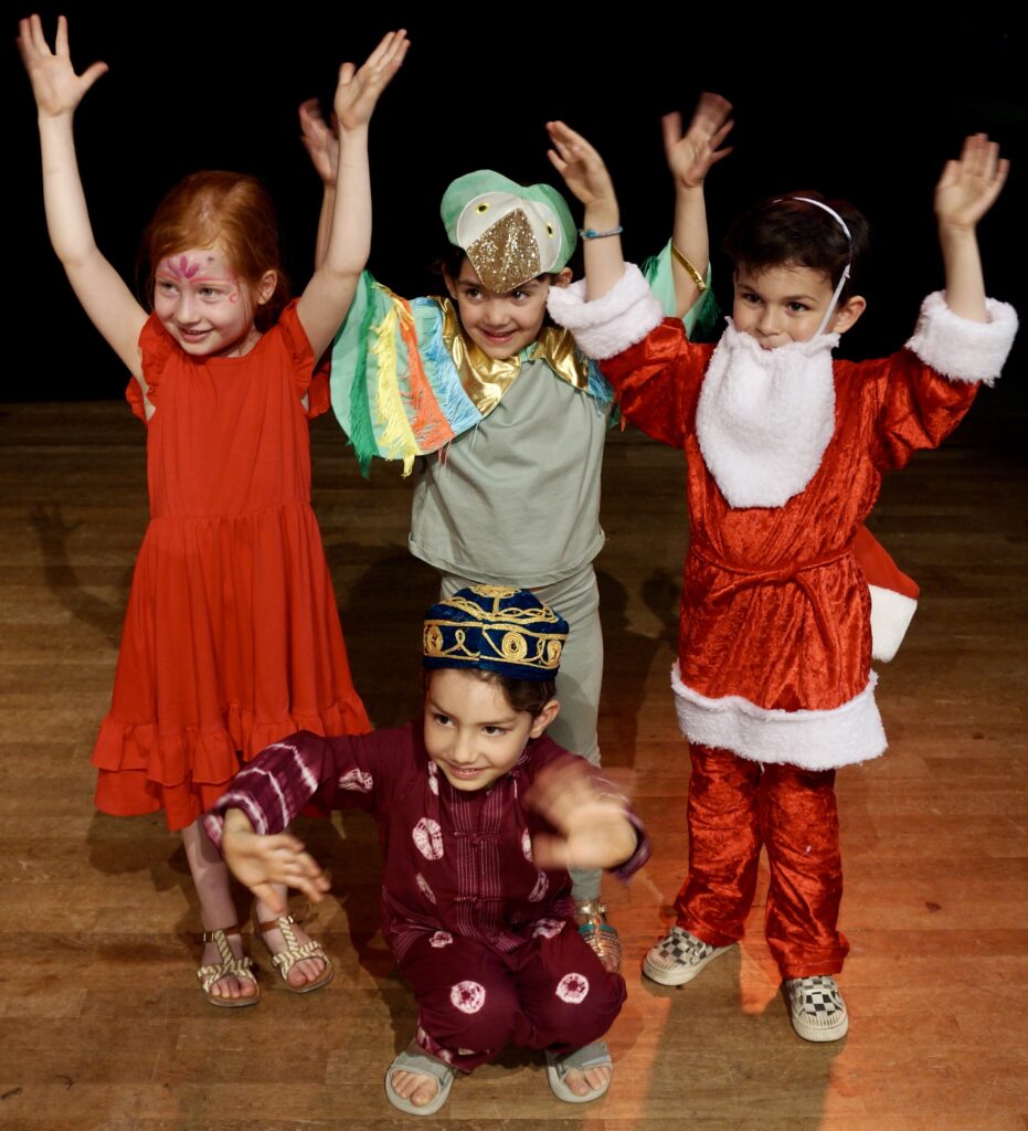 Le spectacle de fin d'année du cours de théâtre des enfants de la compagnie maya