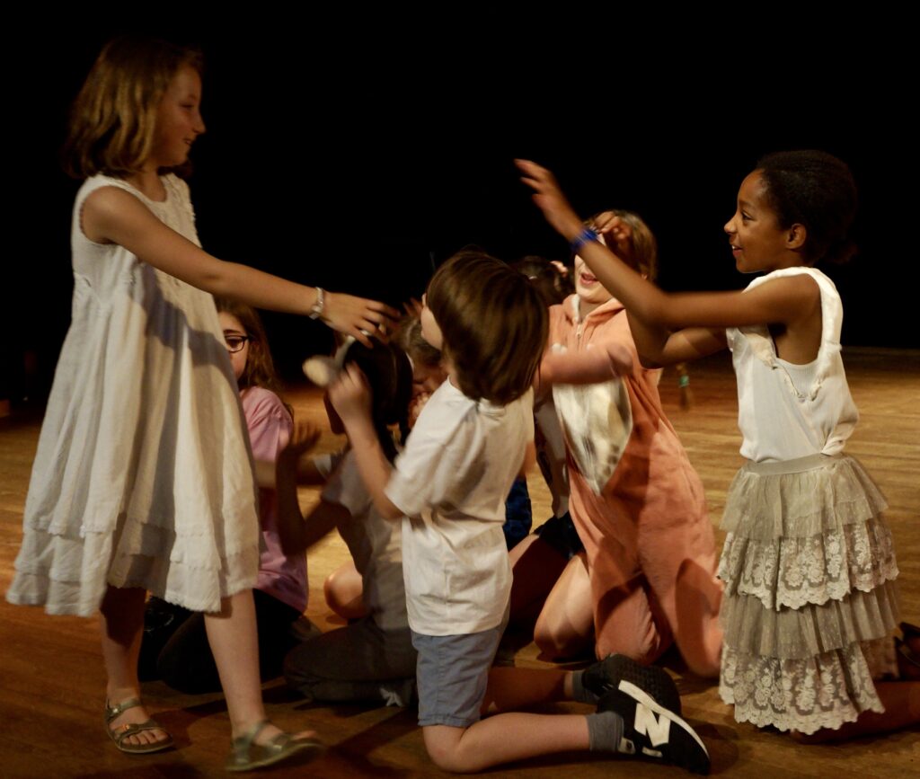 Le spectacle de fin d'année du cours de théâtre des enfants de la compagnie maya