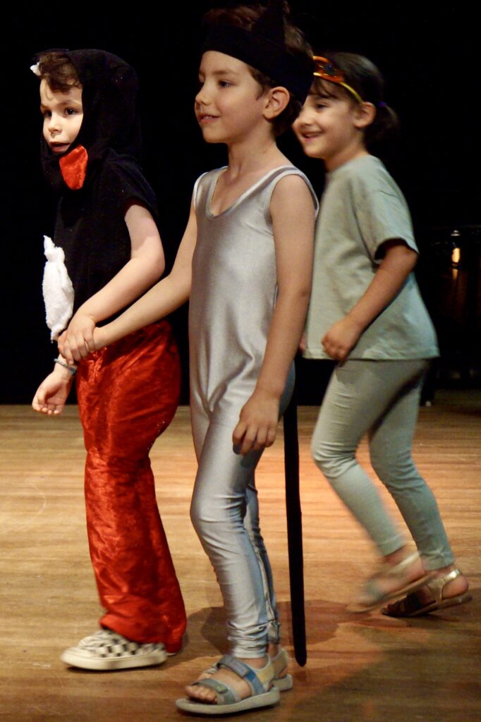 Le spectacle de fin d'année du cours de théâtre des enfants de la compagnie maya