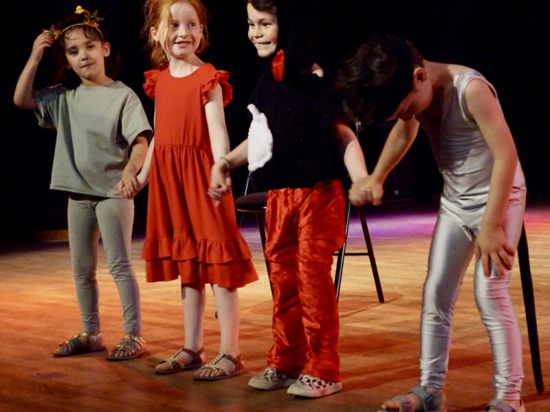 Le spectacle de fin d'année du cours de théâtre des enfants de la compagnie maya