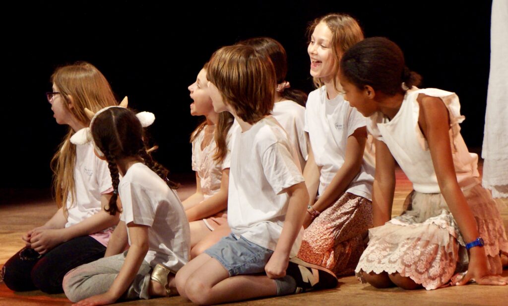 Le spectacle de fin d'année du cours de théâtre des enfants de la compagnie maya
