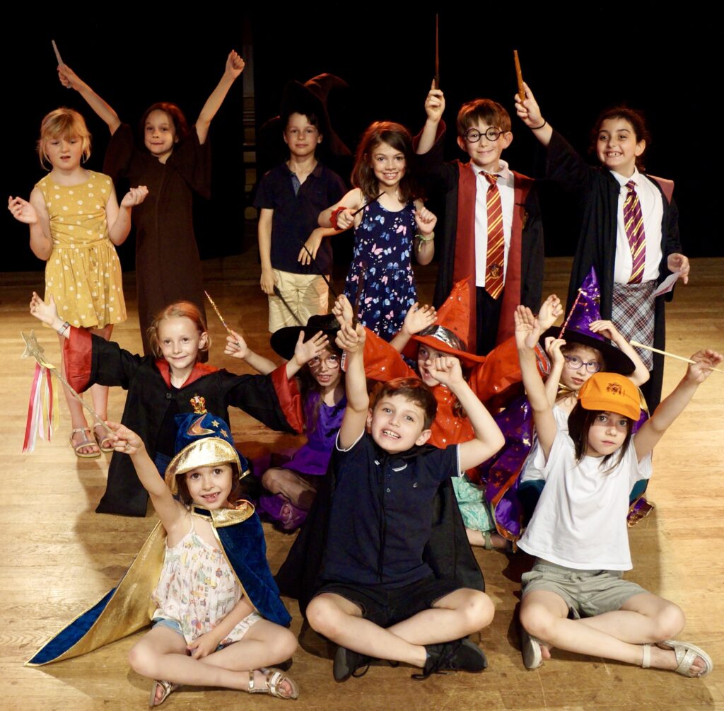 Le spectacle de fin d'année du cours de théâtre des enfants de la compagnie maya