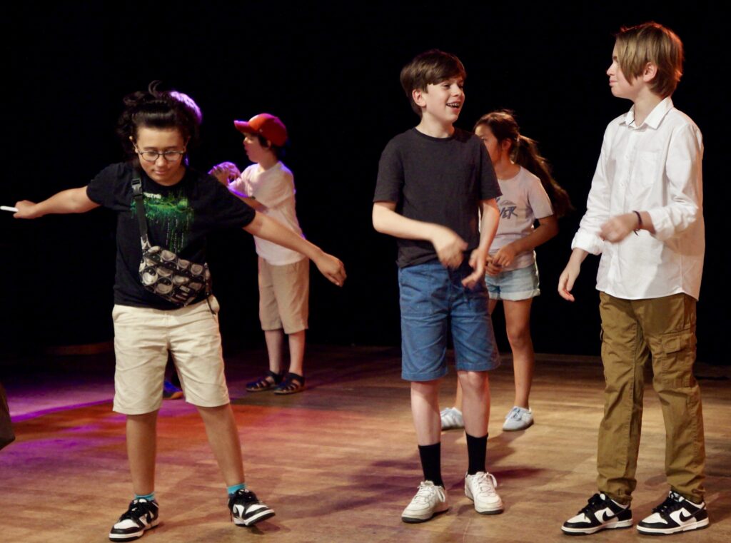 Le spectacle de fin d'année du cours de théâtre des enfants de la compagnie maya