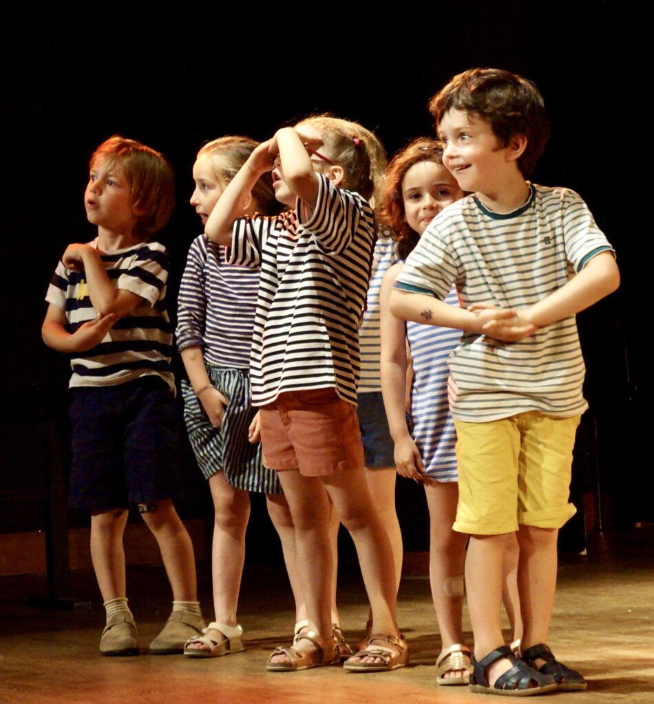 Le spectacle de fin d'année du cours de théâtre des enfants de la compagnie maya