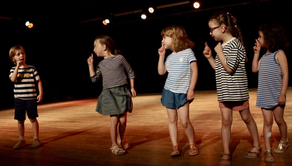 Le spectacle de fin d'année du cours de théâtre des enfants de la compagnie maya