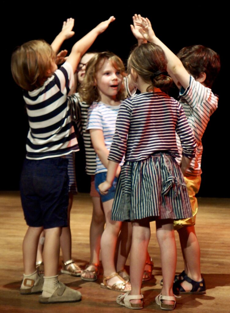 Le spectacle de fin d'année du cours de théâtre des enfants de la compagnie maya