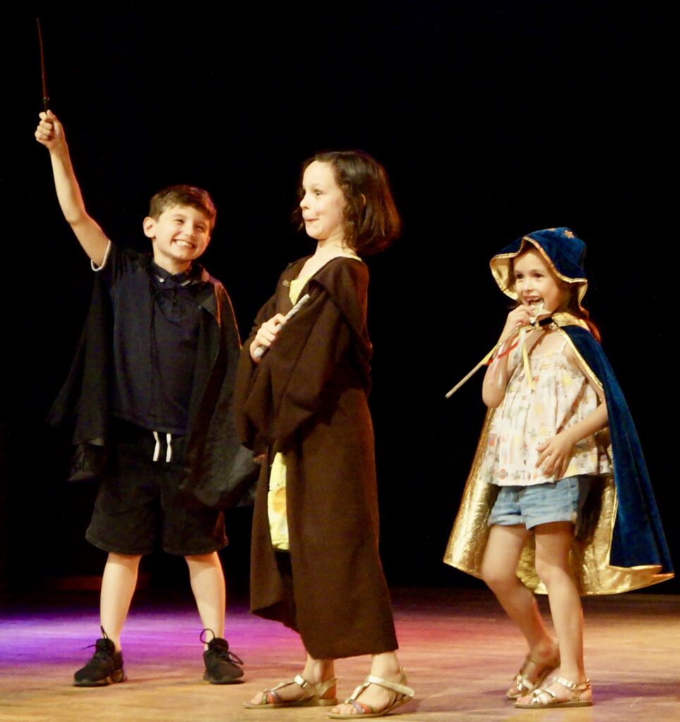 Le spectacle de fin d'année du cours de théâtre des enfants de la compagnie maya