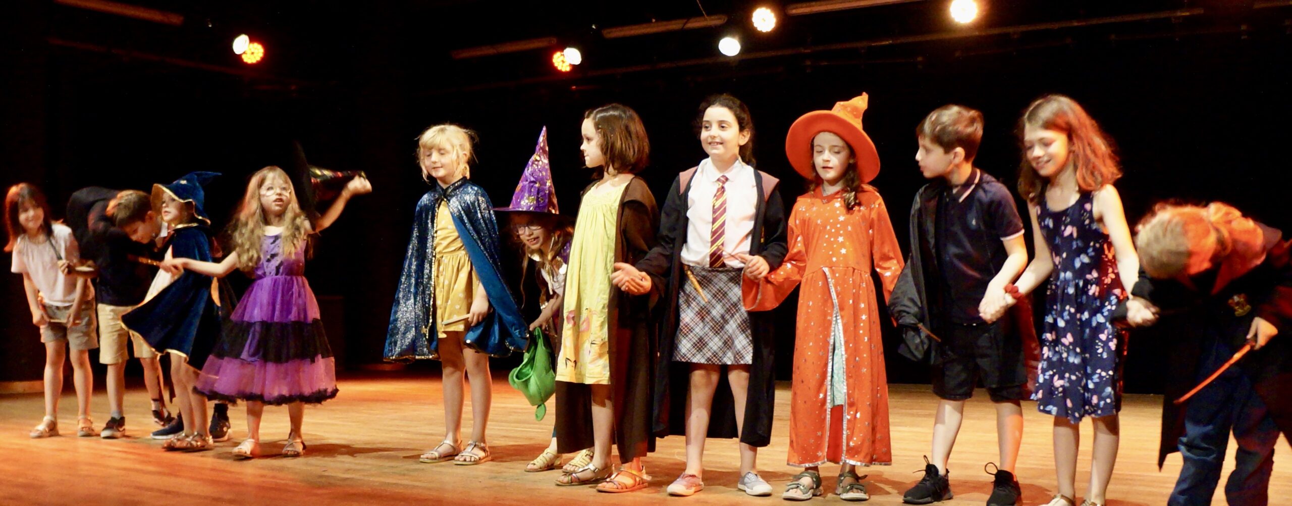 Le spectacle de fin d'année du cours de théâtre des enfants de la compagnie maya