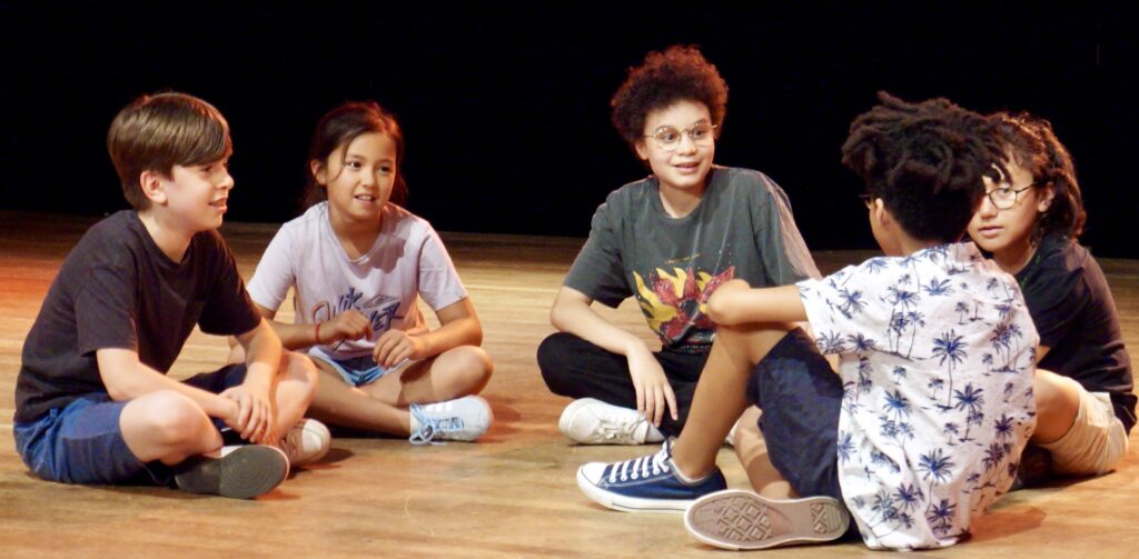 Le spectacle de fin d'année du cours de théâtre des enfants de la compagnie maya