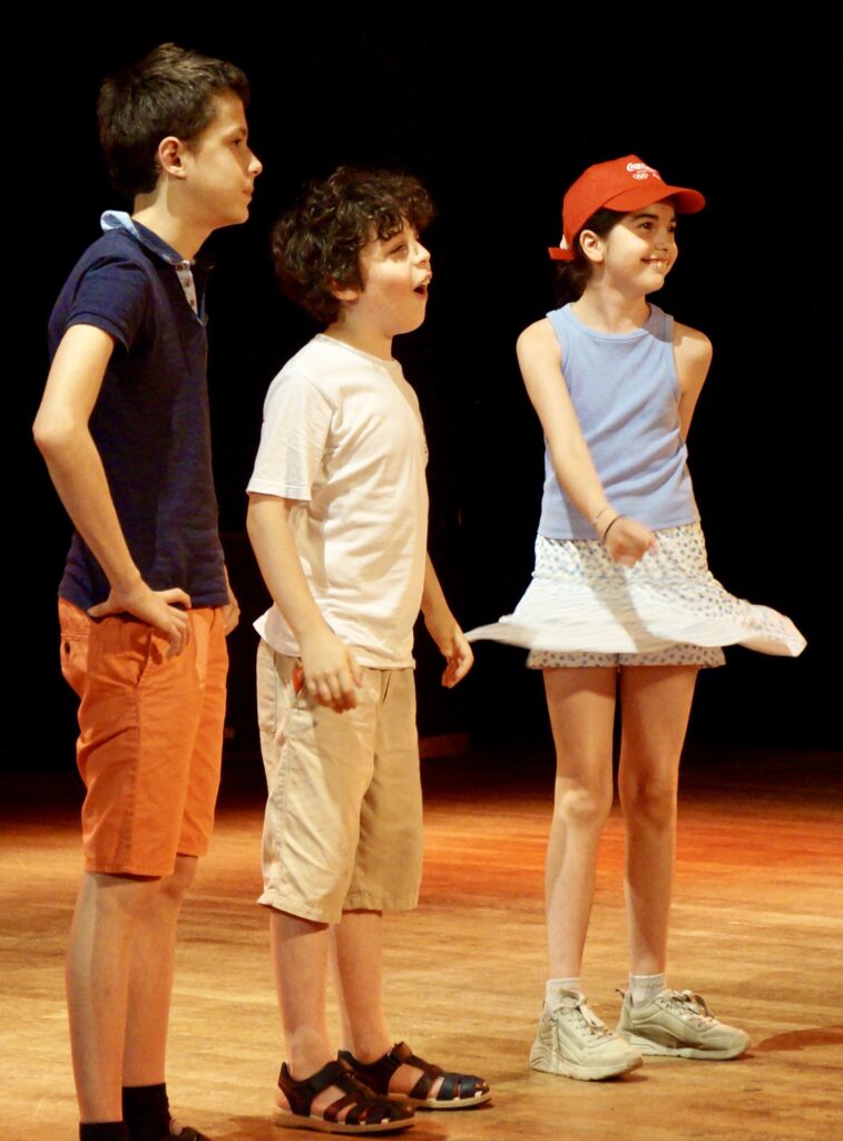 Le spectacle de fin d'année du cours de théâtre des enfants de la compagnie maya