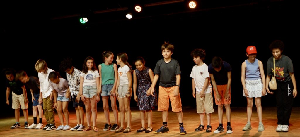 Le spectacle de fin d'année du cours de théâtre des enfants de la compagnie maya