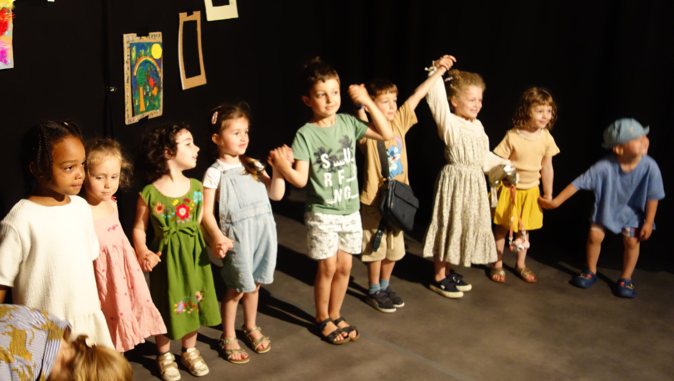 Le spectacle de fin d'année du cours de comédie musicale des enfants de 4-5 ans de la compagnie maya