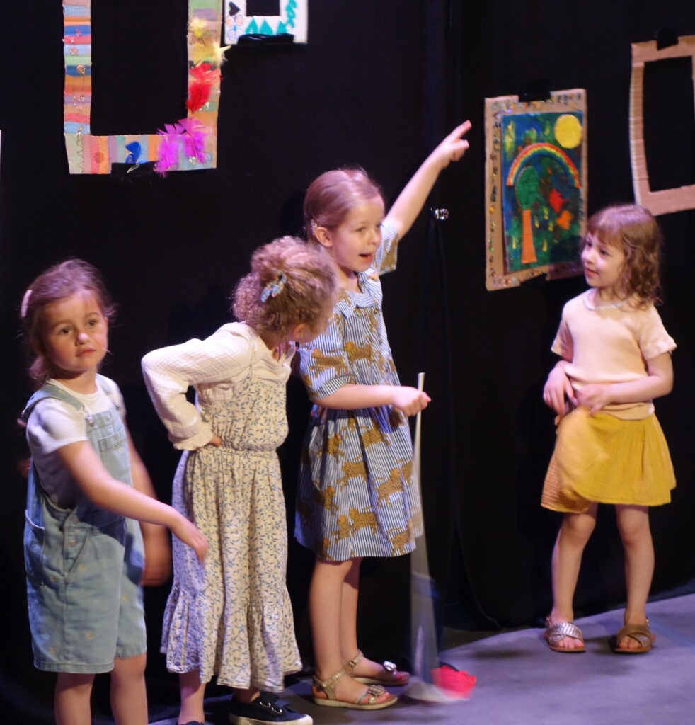 Le spectacle de fin d'année du cours de comédie musicale des enfants de 4-5 ans de la compagnie maya