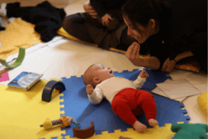 Les ateliers signes avec bébé de la compagnie maya