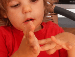 Les ateliers signes avec bébé de la compagnie maya