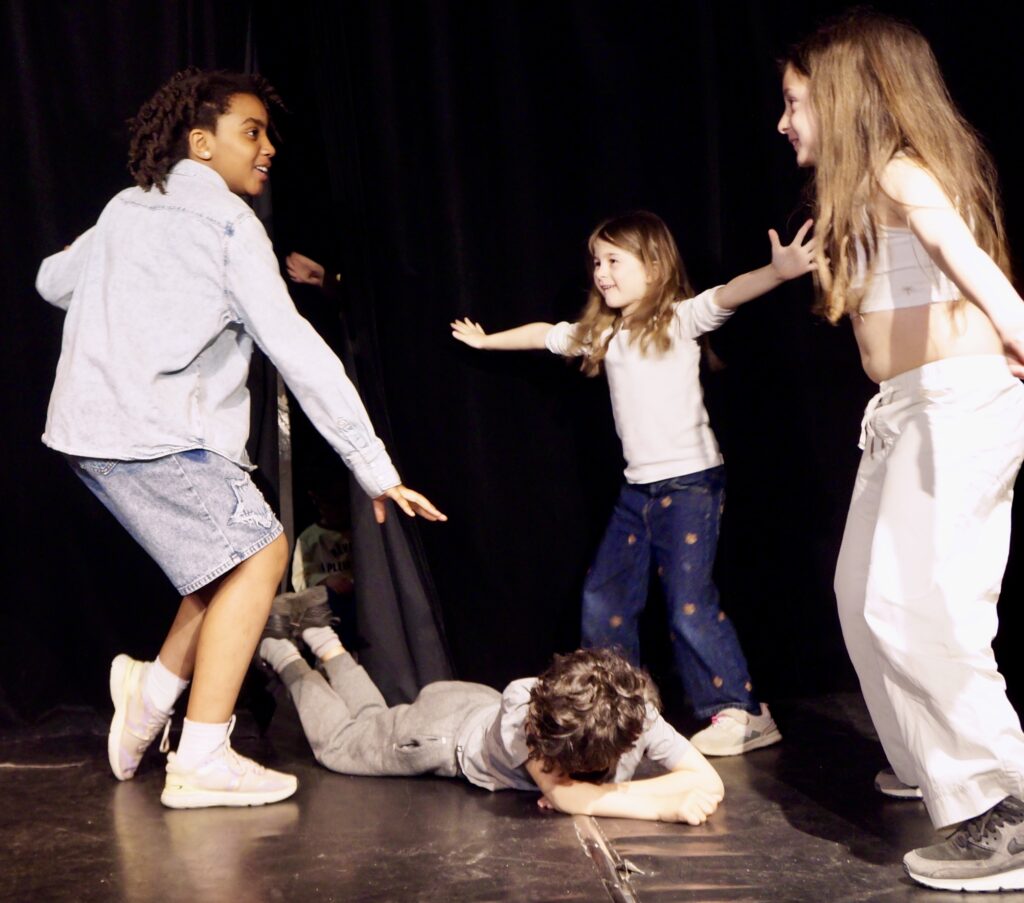 Les photos du stage théâtre hip-hop au théâtre pandora de la compagnie maya