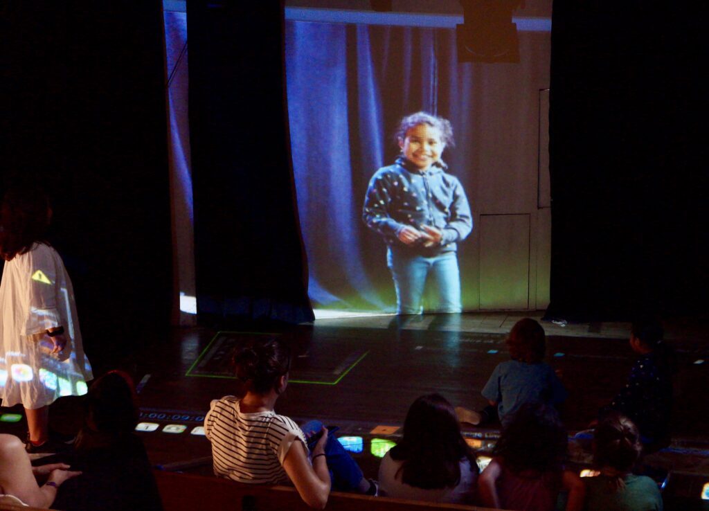 Les photos du stage théâtre cinéma au théâtre pandora de la compagnie maya