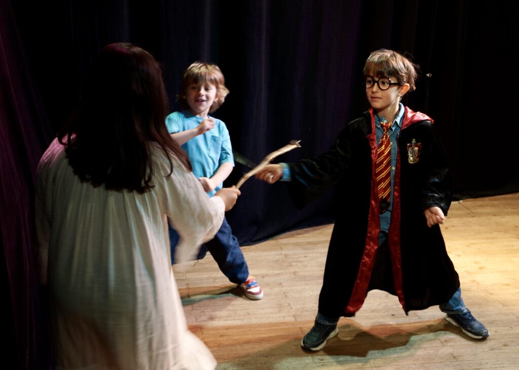 Les photos du stage théâtre cinéma au théâtre pandora de la compagnie maya