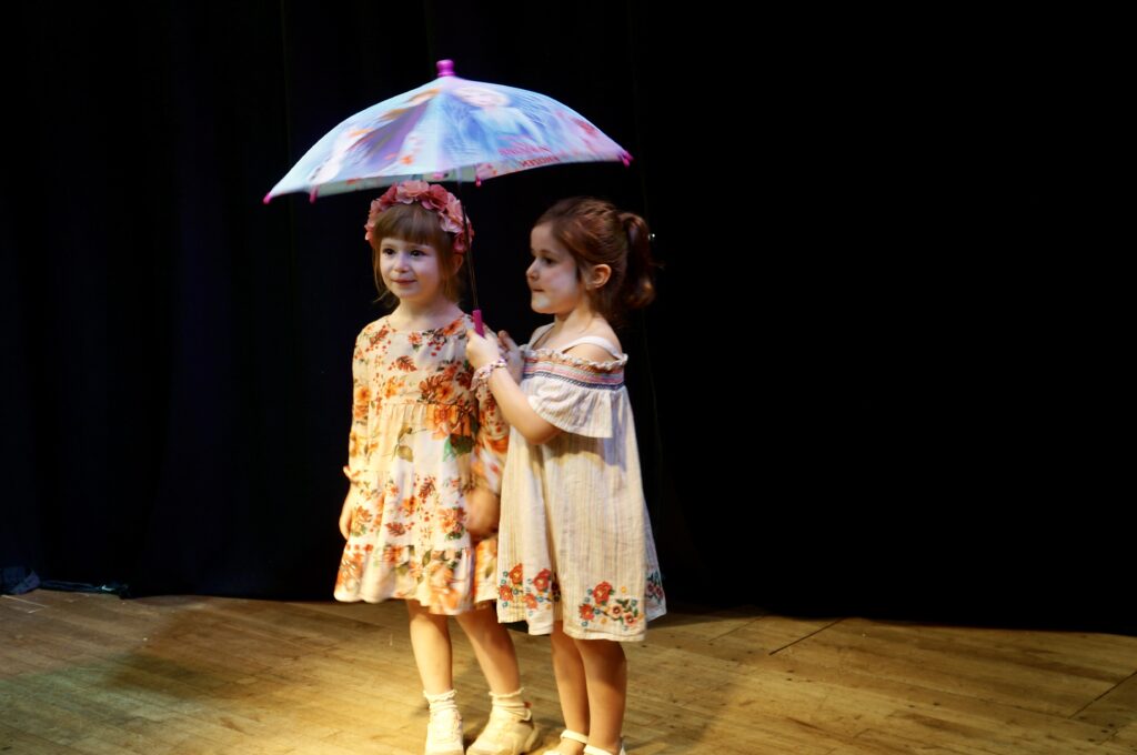 Les photos du stage théâtre cinéma au théâtre pandora de la compagnie maya